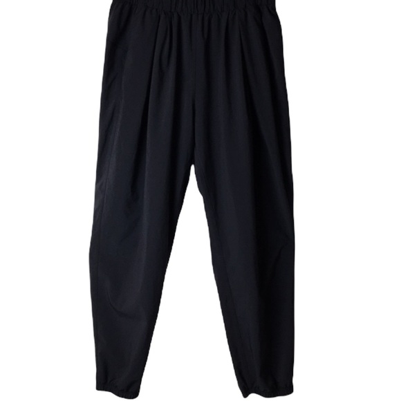 Lululemon Light weight Jogger with elasticized waist and ankles. Size 4 - Picture 8 of 9